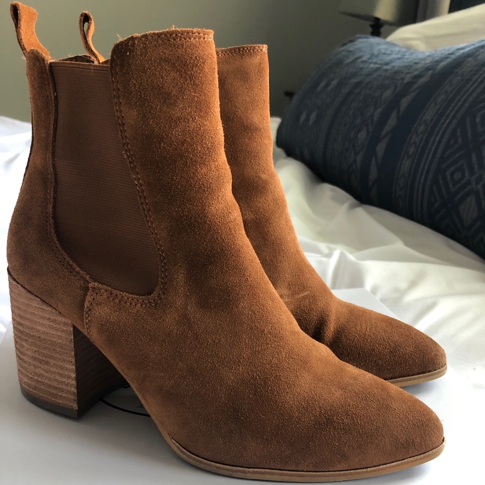 EUC Steve Madden cognac booties suede